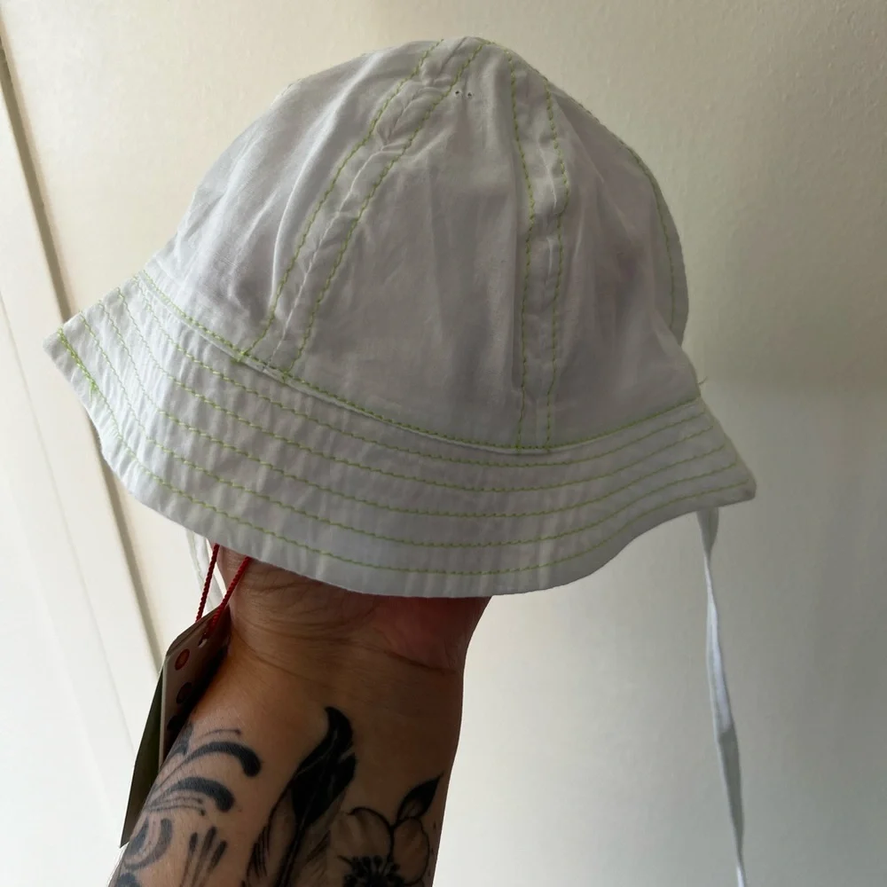Boboli Baby NWT Infant White Bucket Hat‎ Butterfly With Chin Strap Size XXS